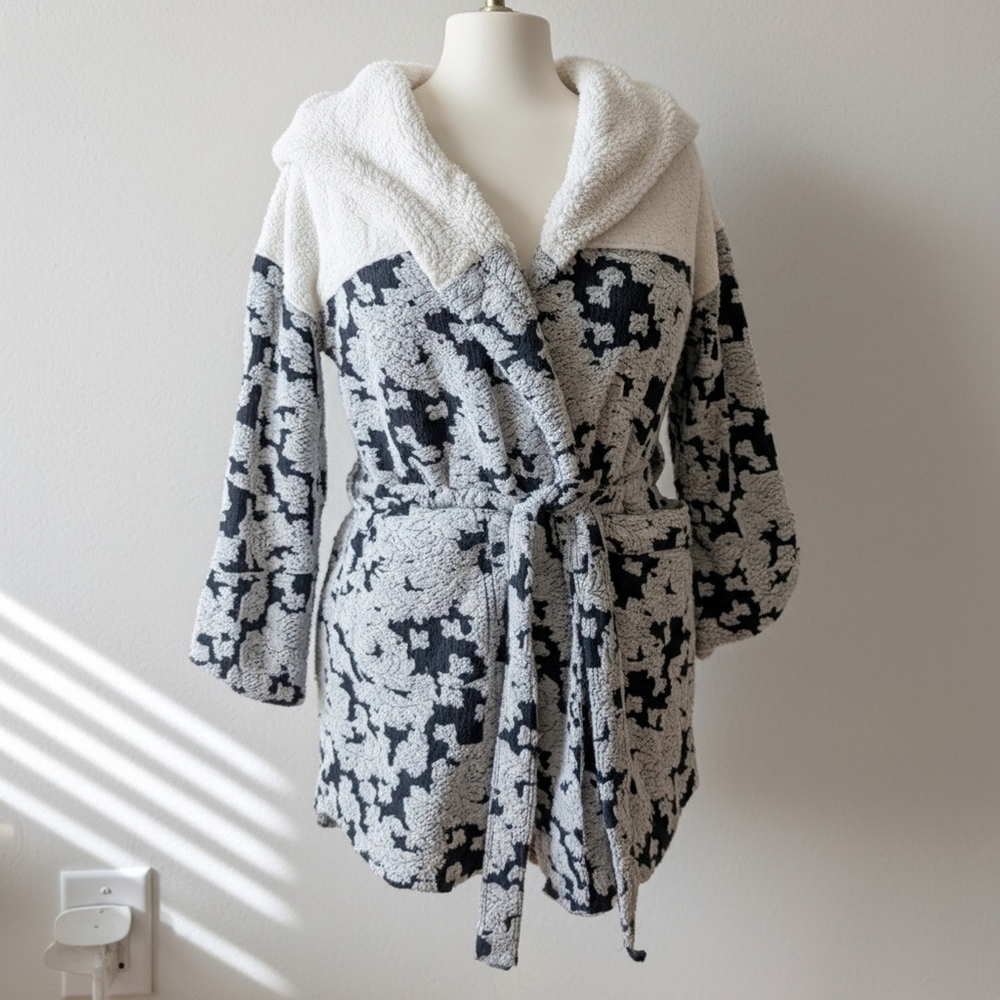 Anthropologie Cream and Black Floral Sherpa Robe